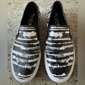 Puma Black & White Slip-On sneakers